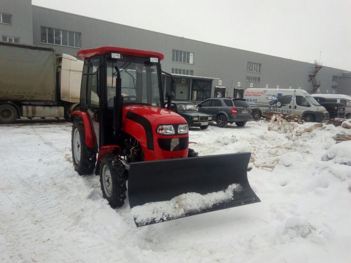 Расчистка участка парковки от снега в Гороховце